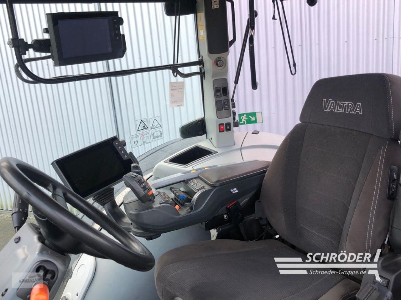 Traktor typu Valtra S 324 SMARTTOUCH | FZW | GPS | RÜFA, Gebrauchtmaschine v Ahlerstedt (Obrázek 13)